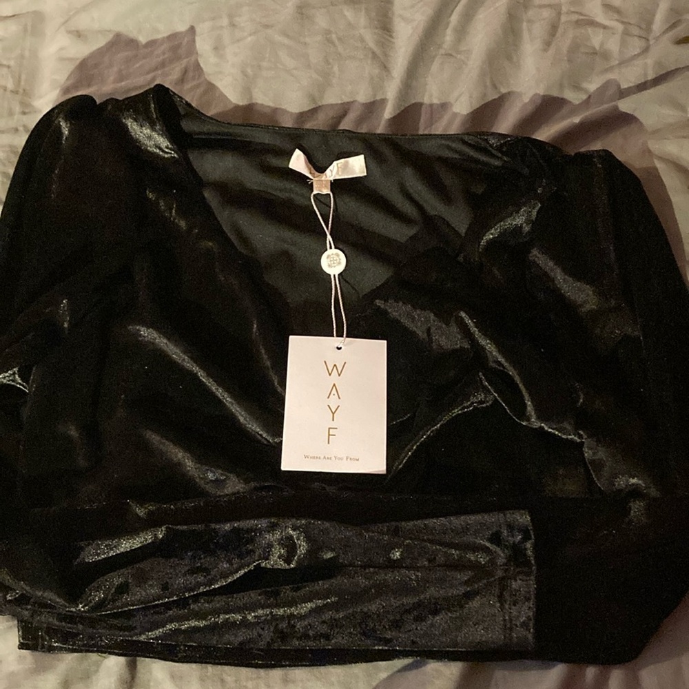 Long sleeve black crop top